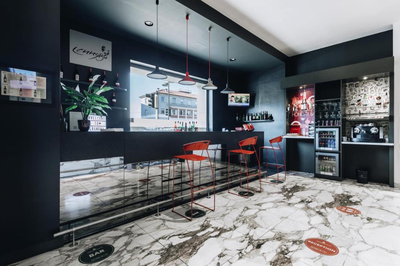 Hotel Continental Кремона Экстерьер фото