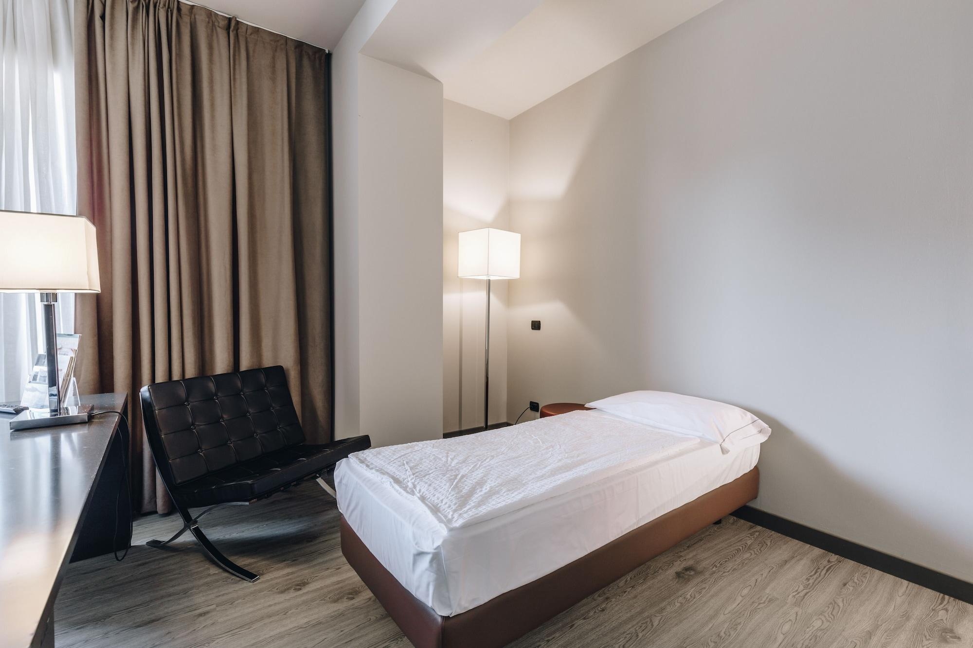 Hotel Continental Кремона Экстерьер фото