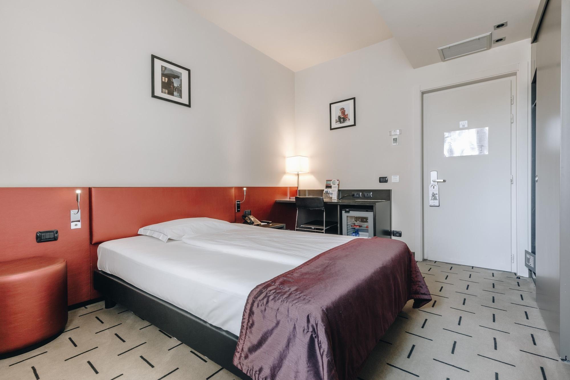 Hotel Continental Кремона Экстерьер фото