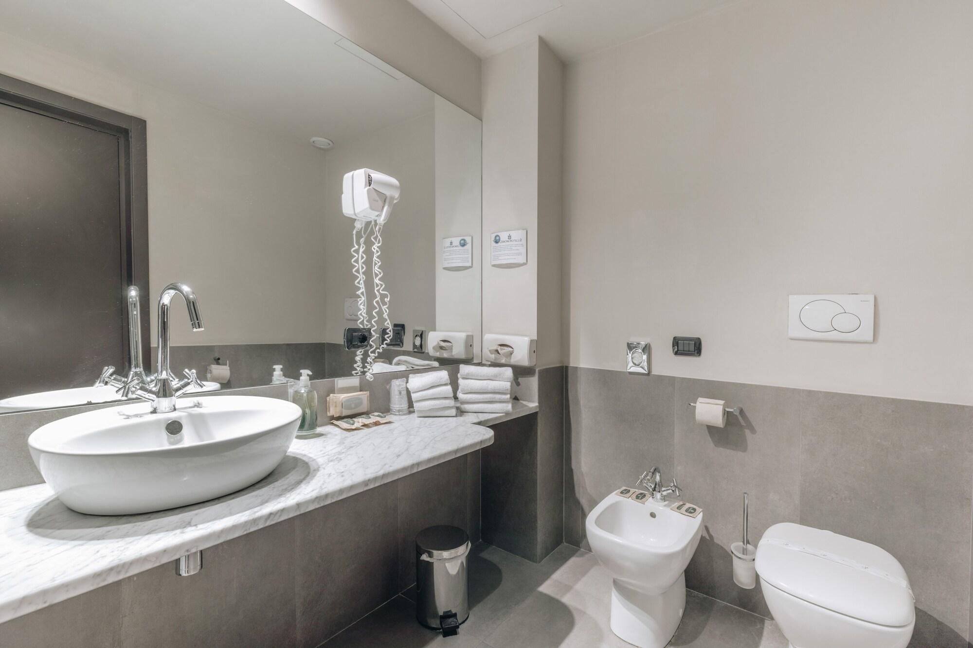 Hotel Continental Кремона Экстерьер фото