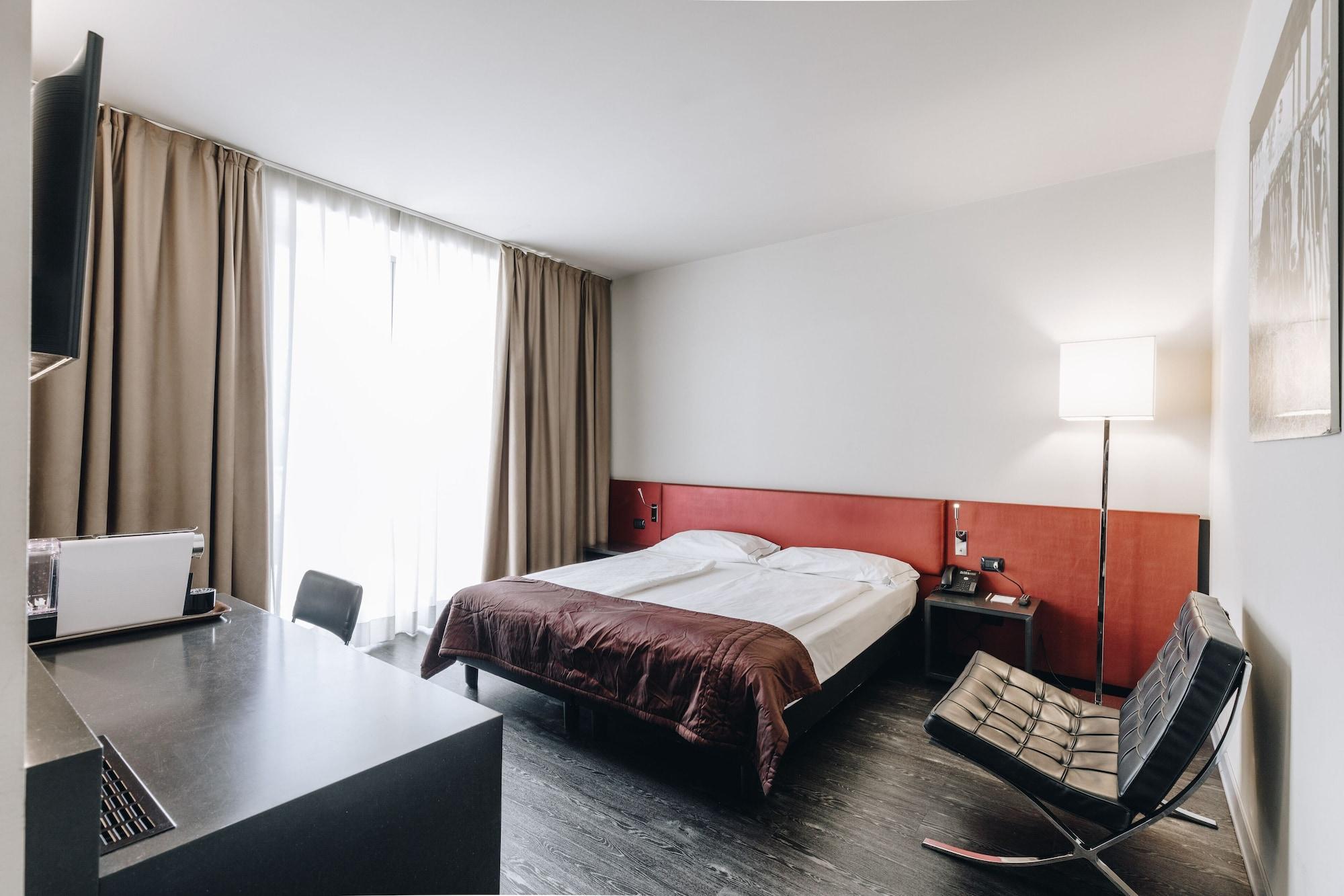 Hotel Continental Кремона Экстерьер фото