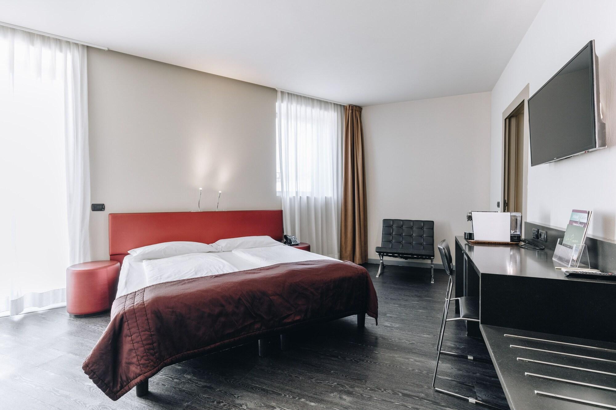 Hotel Continental Кремона Экстерьер фото