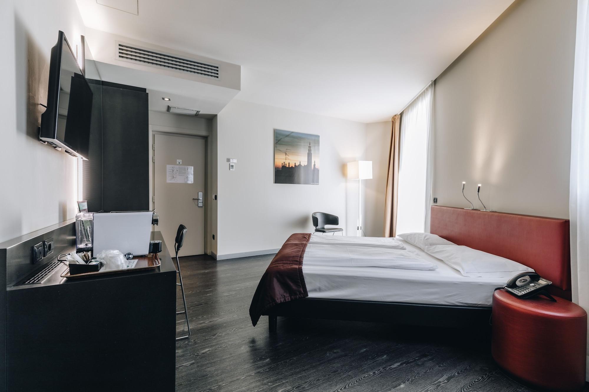Hotel Continental Кремона Экстерьер фото