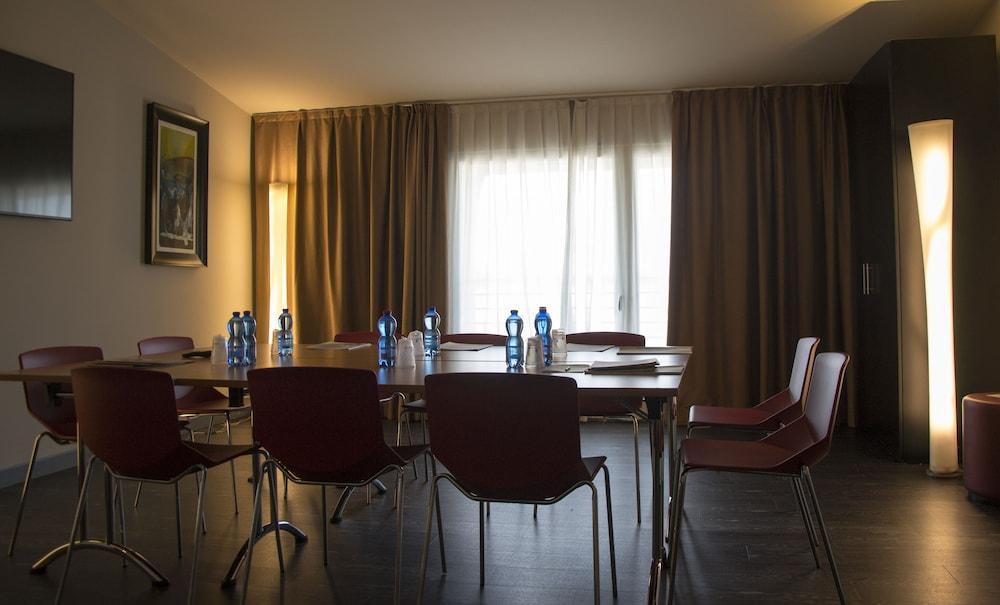 Hotel Continental Кремона Экстерьер фото