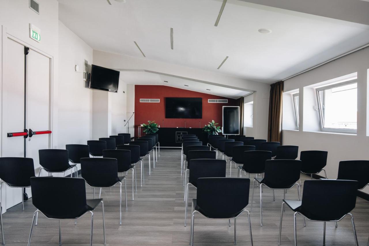 Hotel Continental Кремона Экстерьер фото