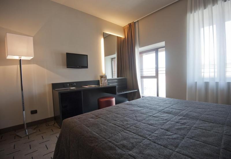 Hotel Continental Кремона Экстерьер фото