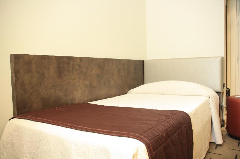 Hotel Continental Кремона Экстерьер фото