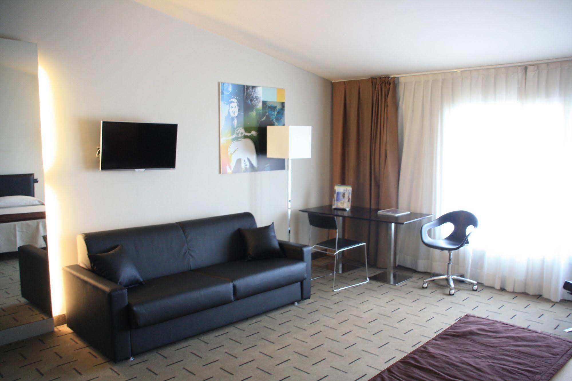 Hotel Continental Кремона Экстерьер фото