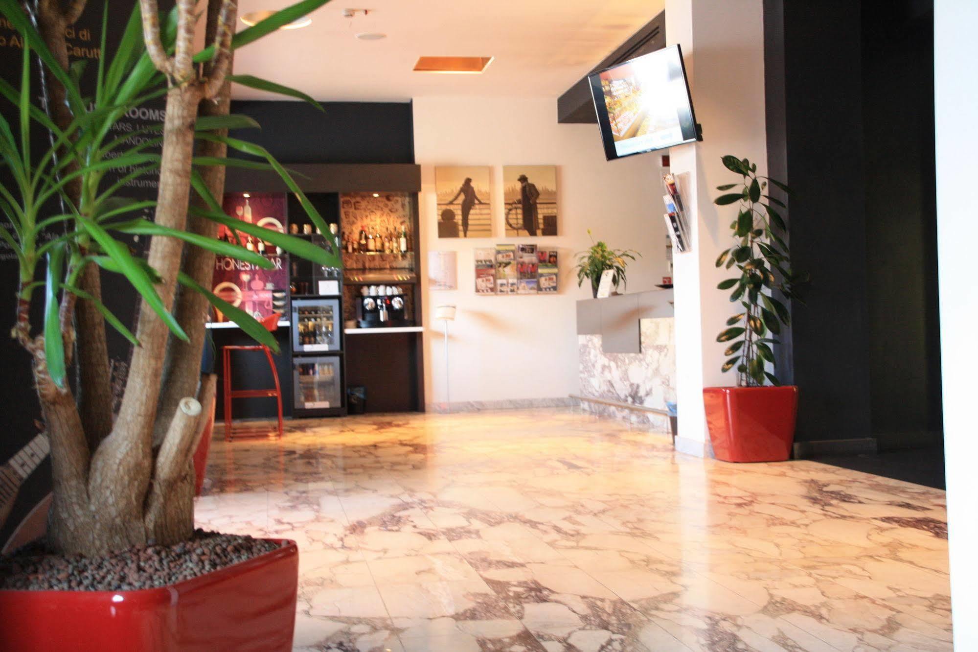 Hotel Continental Кремона Экстерьер фото