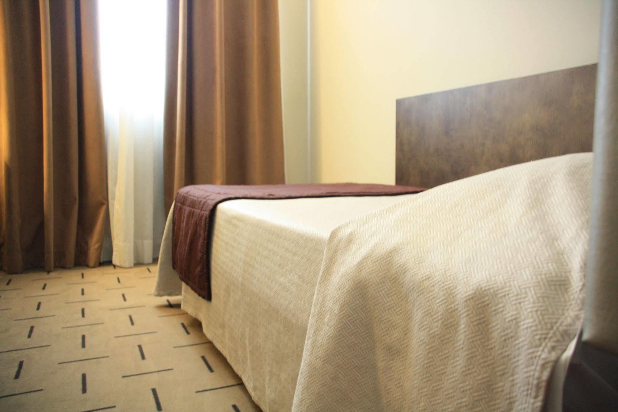 Hotel Continental Кремона Экстерьер фото