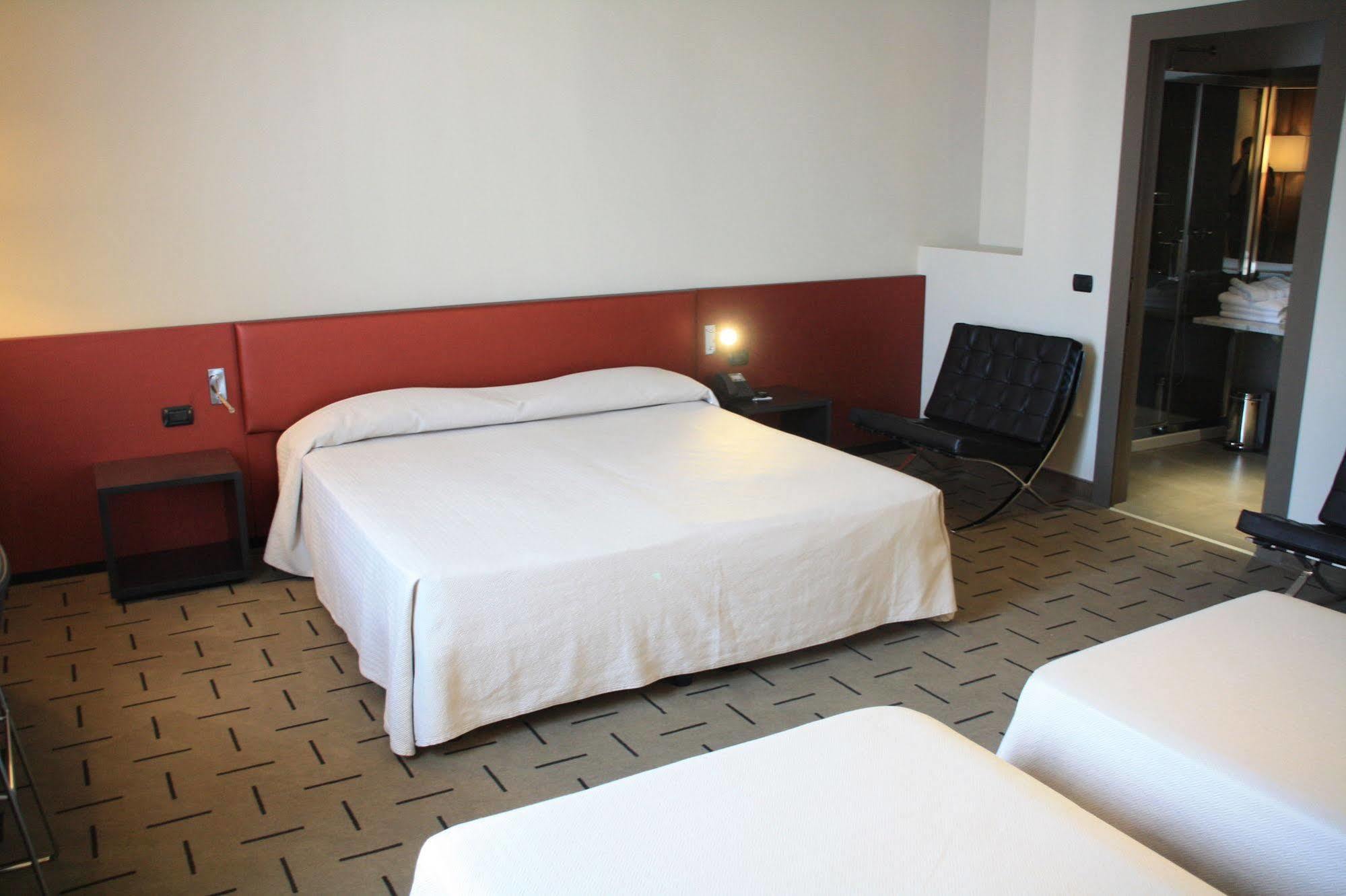 Hotel Continental Кремона Экстерьер фото